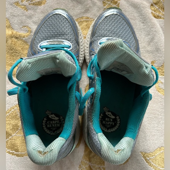 Women’s Brooks GTS 16 edition / Size 6 - Picture 3 of 7